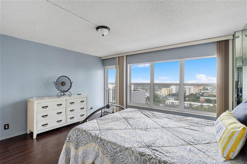 Image 9 of 17 For 405 Ocean Blvd  1627
