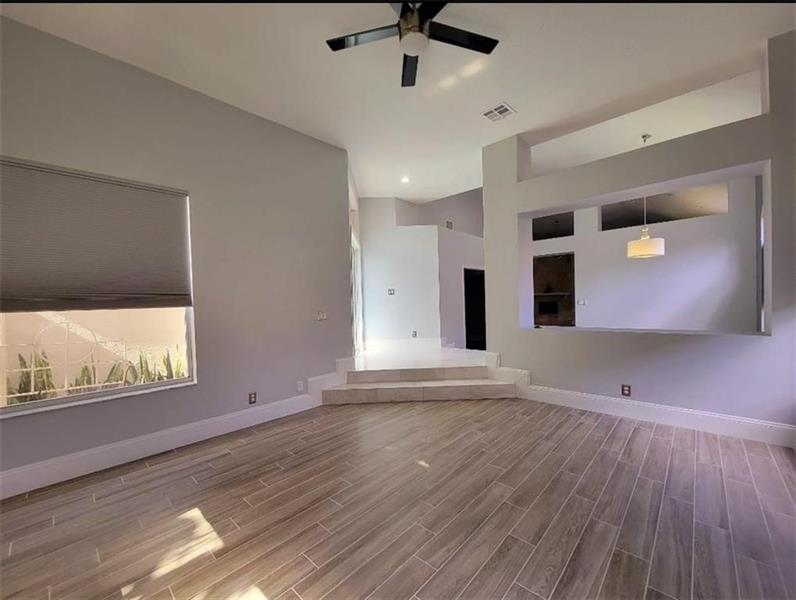 Image 4 of 26 For 3902 Trenton Ave