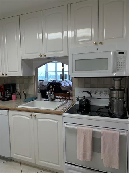 Image 10 of 29 For 3015 Ocean Blvd  14k