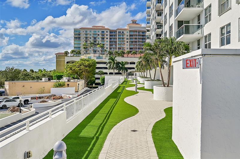 Image 27 of 29 For 3015 Ocean Blvd  14k