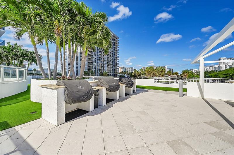 Image 5 of 29 For 3015 Ocean Blvd  14k