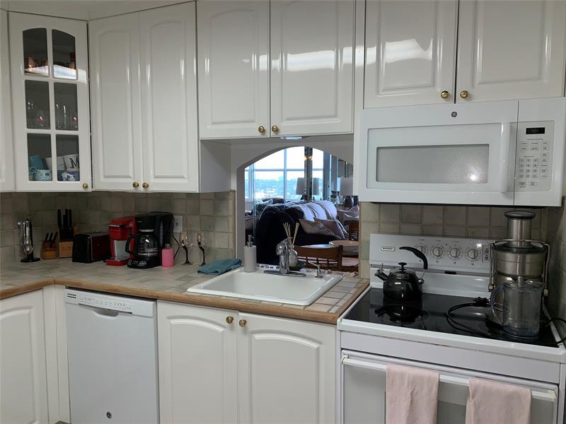 Image 7 of 29 For 3015 Ocean Blvd  14k