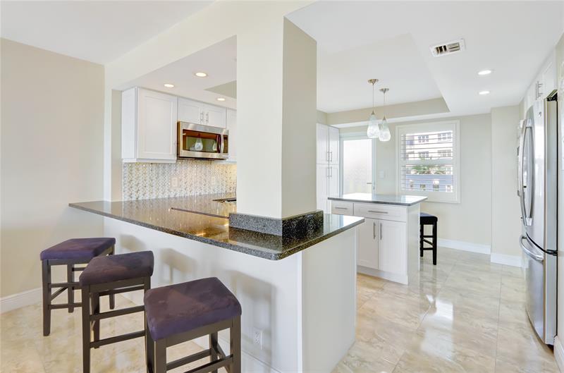 Image 10 of 32 For 2000 Ocean Dr  407