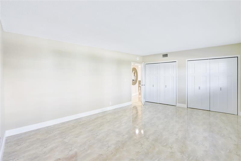 Image 24 of 32 For 2000 Ocean Dr  407
