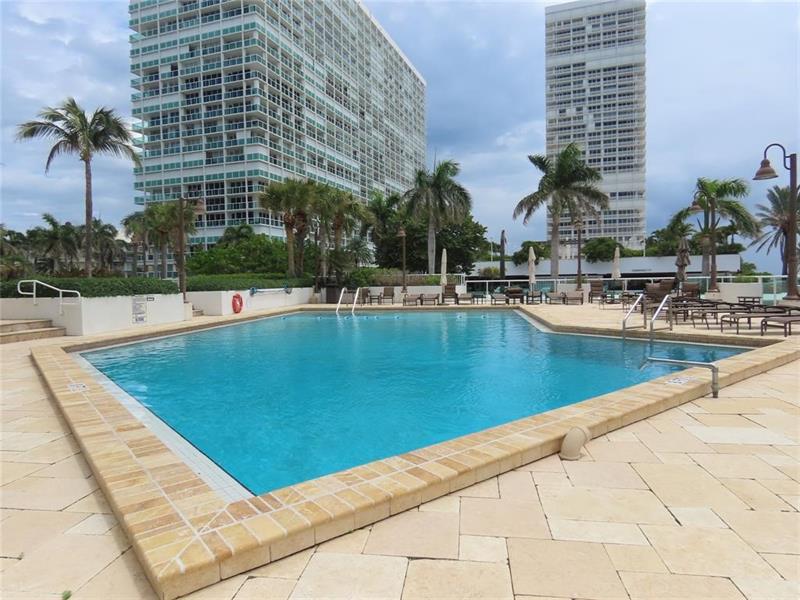 Image 26 of 32 For 2000 Ocean Dr  407