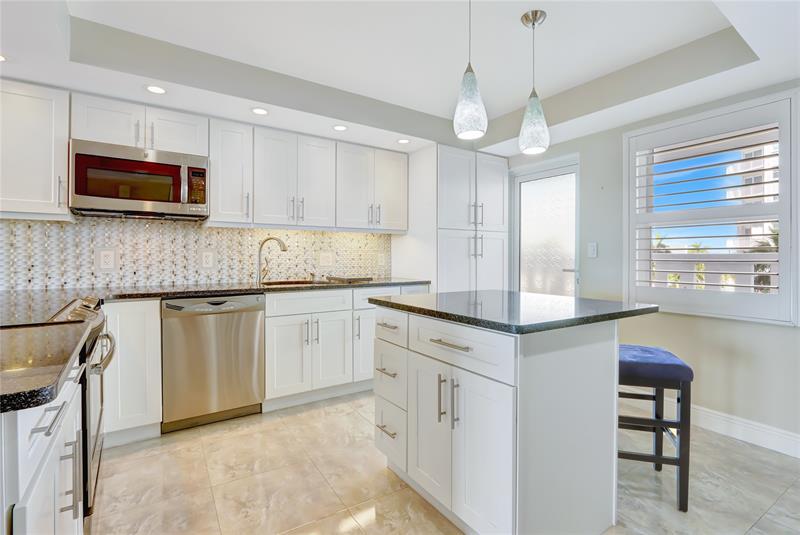 Image 9 of 32 For 2000 Ocean Dr  407