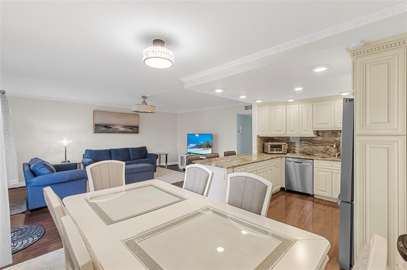 Image 12 of 56 For 2065 Lyndhurst N  2065