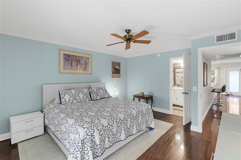 Image 14 of 56 For 2065 Lyndhurst N  2065