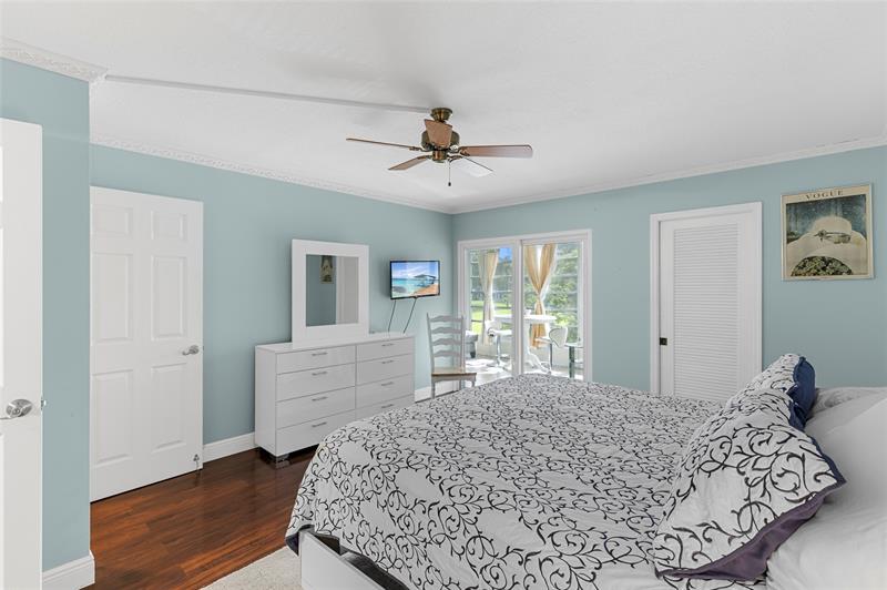 Image 15 of 56 For 2065 Lyndhurst N  2065