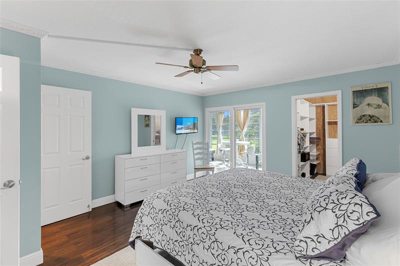 Image 17 of 56 For 2065 Lyndhurst N  2065