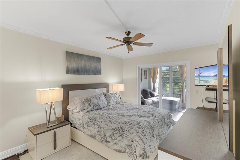 Image 18 of 56 For 2065 Lyndhurst N  2065
