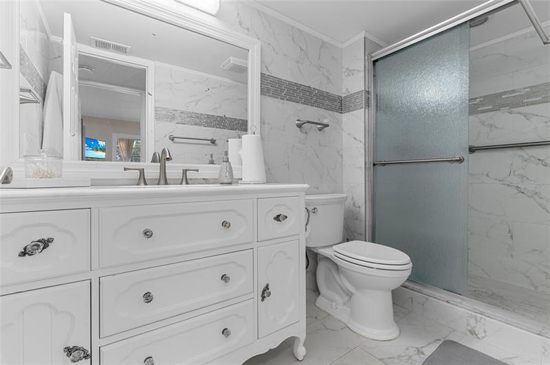 Image 20 of 56 For 2065 Lyndhurst N  2065