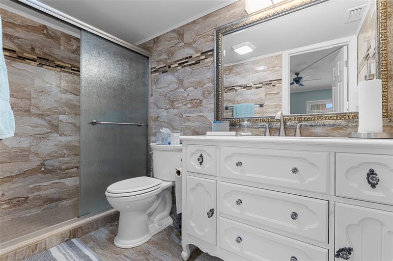 Image 22 of 56 For 2065 Lyndhurst N  2065