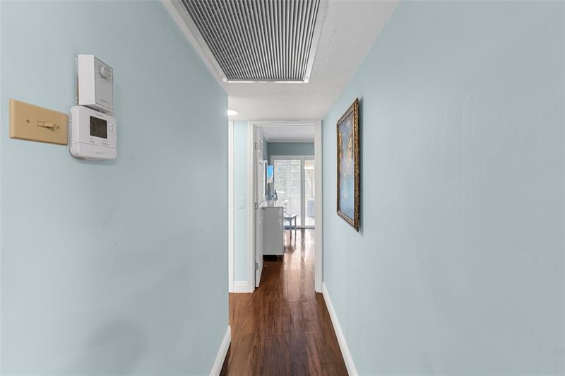 Image 28 of 56 For 2065 Lyndhurst N  2065