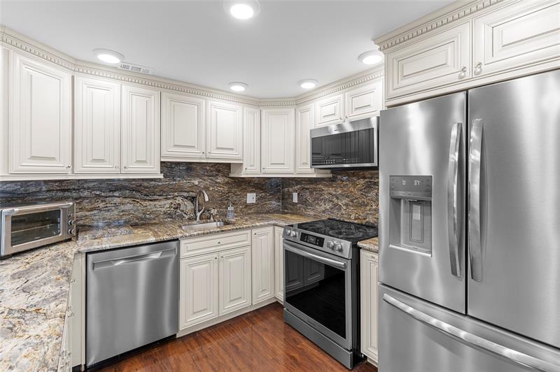 Image 3 of 56 For 2065 Lyndhurst N  2065