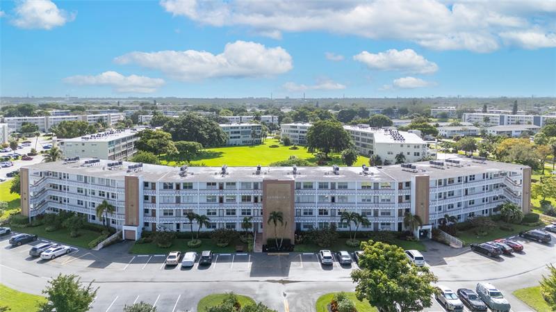 Image 37 of 56 For 2065 Lyndhurst N  2065