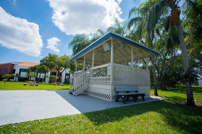 Image 47 of 56 For 2065 Lyndhurst N  2065