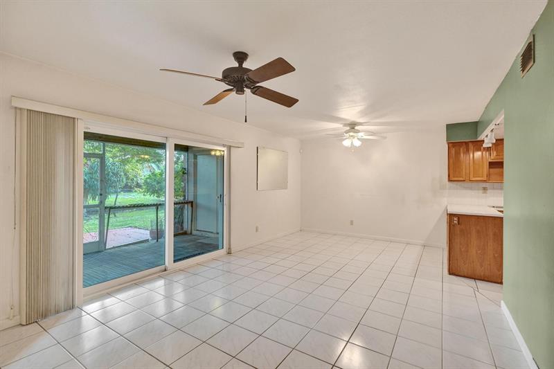 Image 11 of 49 For 42 Canterbury Ln