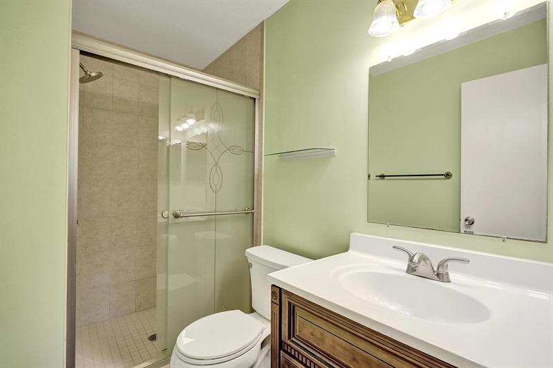 Image 33 of 49 For 42 Canterbury Ln