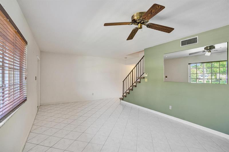 Image 6 of 49 For 42 Canterbury Ln