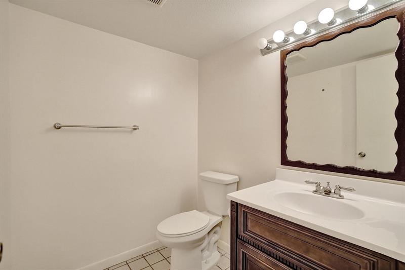 Image 9 of 49 For 42 Canterbury Ln