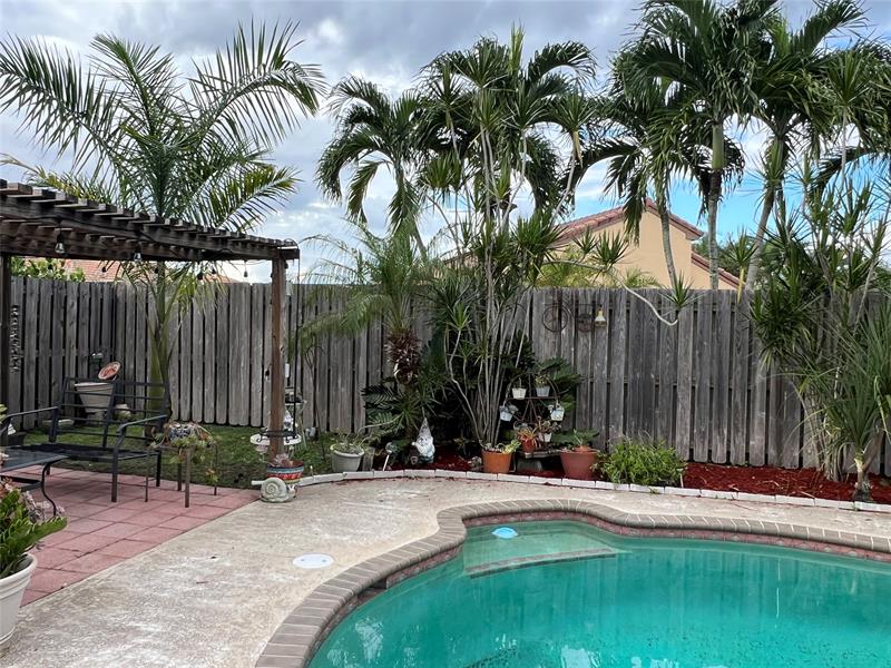 Image 17 of 46 For 12757 11th Ct