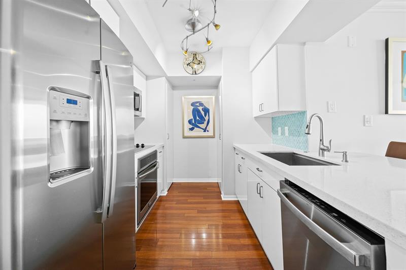 Image 3 of 50 For 347 New River Dr E  2102
