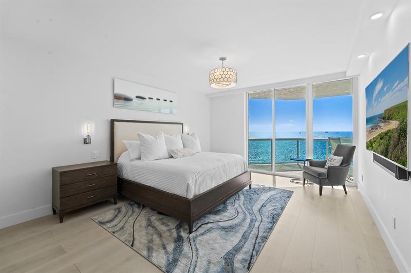 Image 11 of 54 For 3100 Ocean Blvd  2007