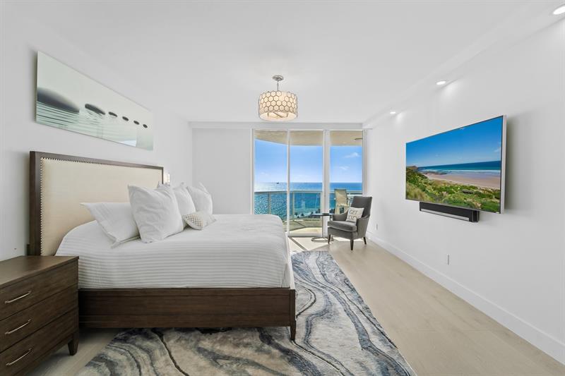 Image 12 of 54 For 3100 Ocean Blvd  2007