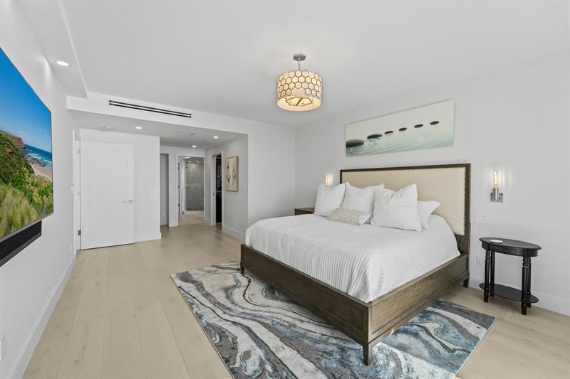 Image 13 of 54 For 3100 Ocean Blvd  2007