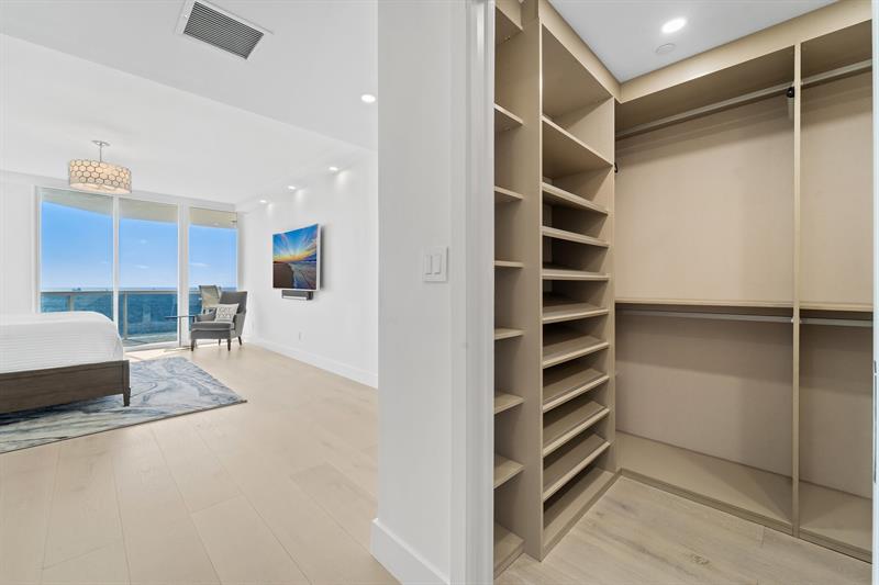 Image 15 of 54 For 3100 Ocean Blvd  2007