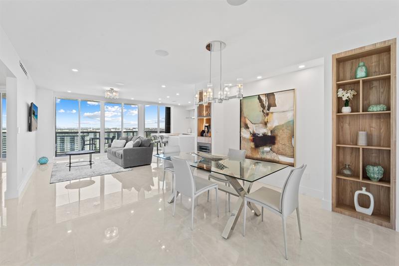 Image 20 of 54 For 3100 Ocean Blvd  2007