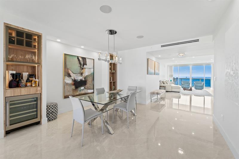 Image 21 of 54 For 3100 Ocean Blvd  2007