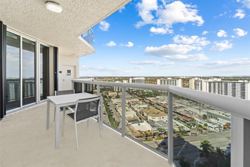 Image 26 of 54 For 3100 Ocean Blvd  2007