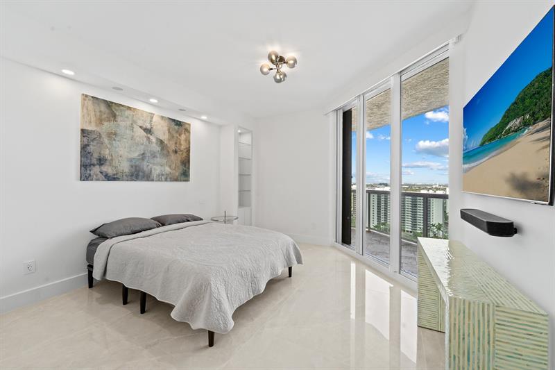 Image 27 of 54 For 3100 Ocean Blvd  2007