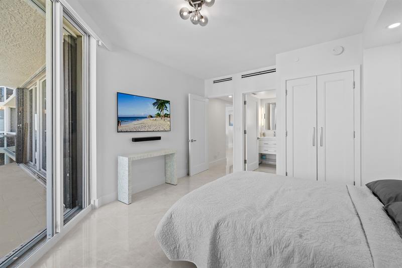 Image 28 of 54 For 3100 Ocean Blvd  2007