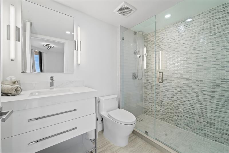 Image 29 of 54 For 3100 Ocean Blvd  2007