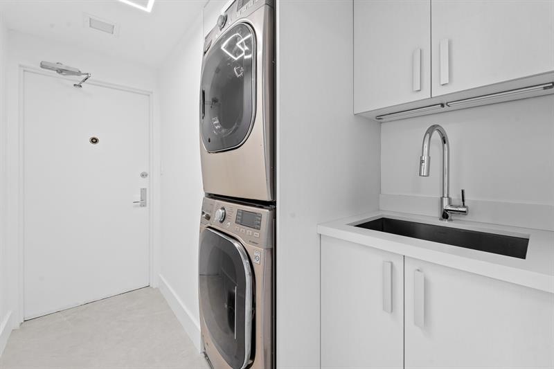 Image 31 of 54 For 3100 Ocean Blvd  2007