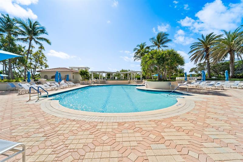 Image 34 of 54 For 3100 Ocean Blvd  2007