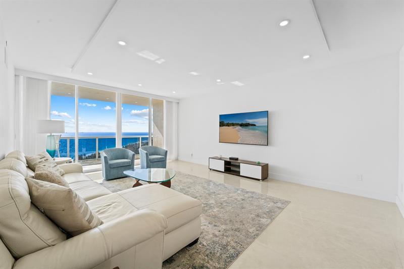 Image 4 of 54 For 3100 Ocean Blvd  2007