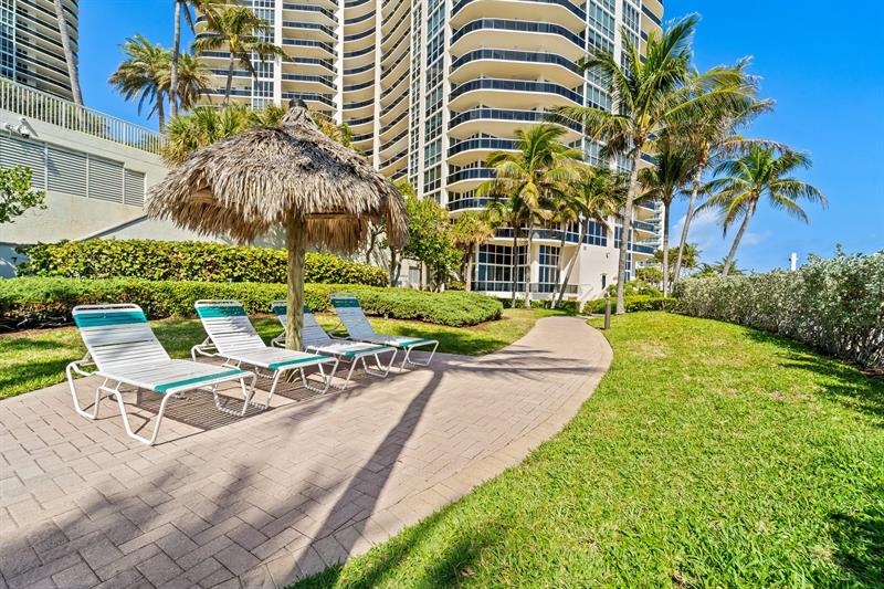 Image 40 of 54 For 3100 Ocean Blvd  2007