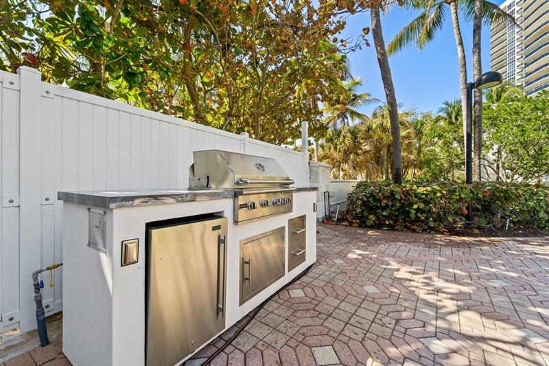 Image 44 of 54 For 3100 Ocean Blvd  2007