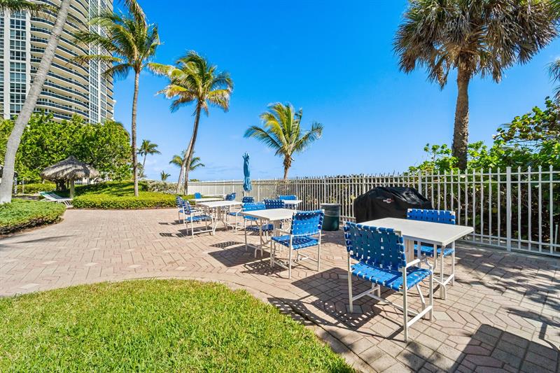 Image 45 of 54 For 3100 Ocean Blvd  2007