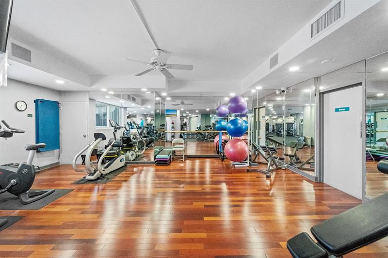 Image 47 of 54 For 3100 Ocean Blvd  2007