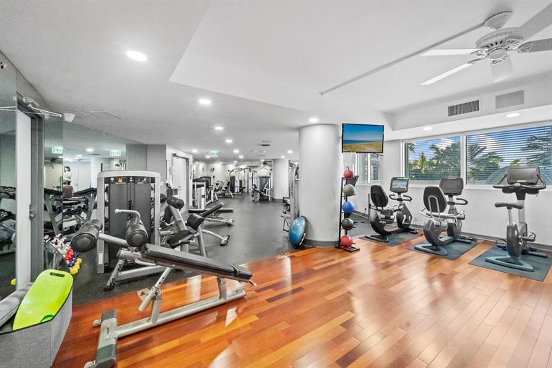 Image 48 of 54 For 3100 Ocean Blvd  2007