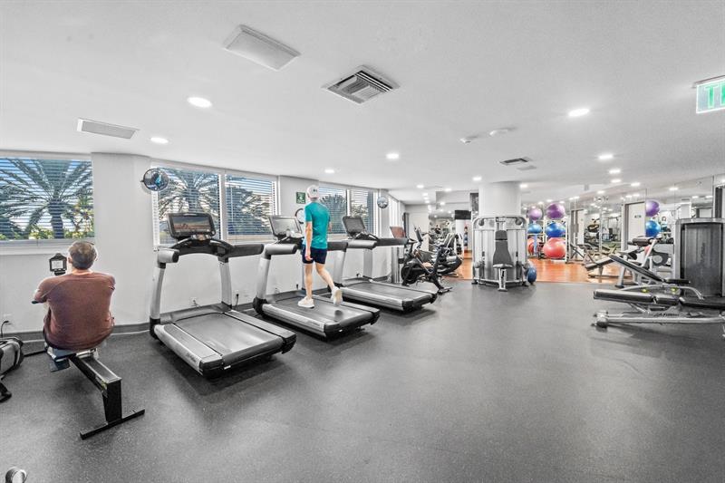 Image 49 of 54 For 3100 Ocean Blvd  2007