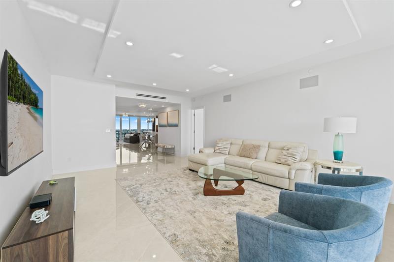 Image 5 of 54 For 3100 Ocean Blvd  2007