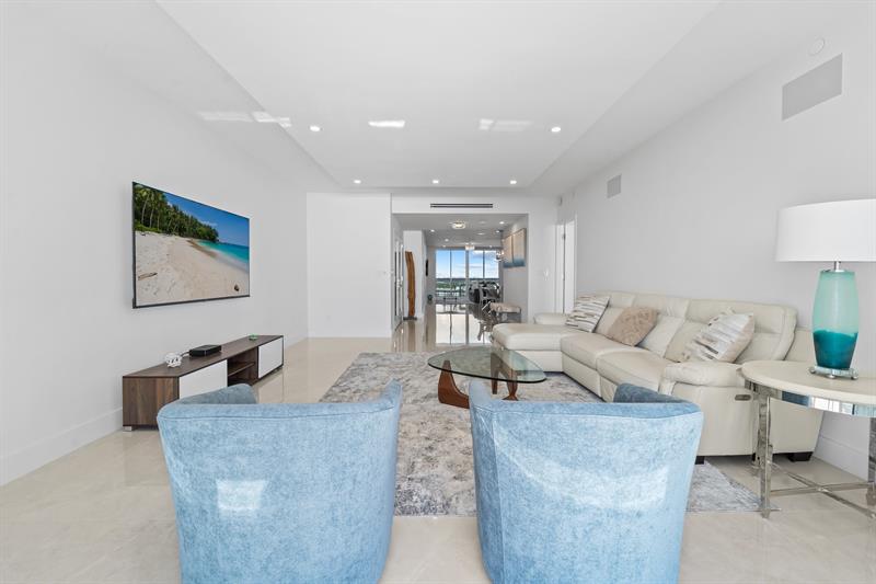 Image 6 of 54 For 3100 Ocean Blvd  2007