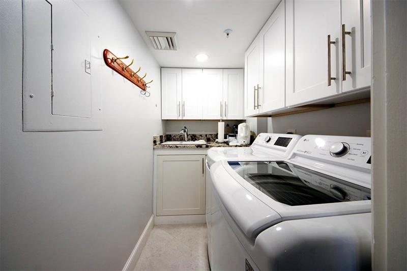 Image 33 of 69 For 2450 Presidential Way  1006