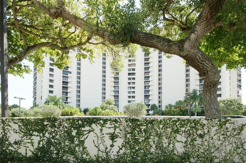 Image 62 of 69 For 2450 Presidential Way  1006